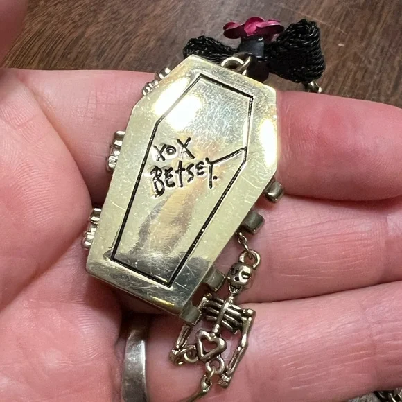 Betsey Johnson Vintage Skeleton In Coffin Halloween Necklace GUC - Picture 6 of 12